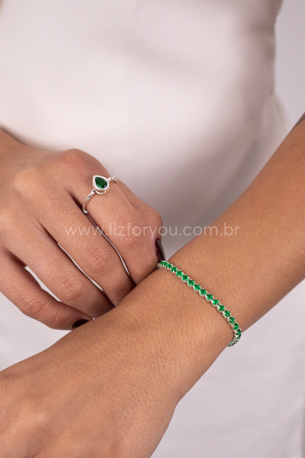 Anel Regulável Gota Esmeralda