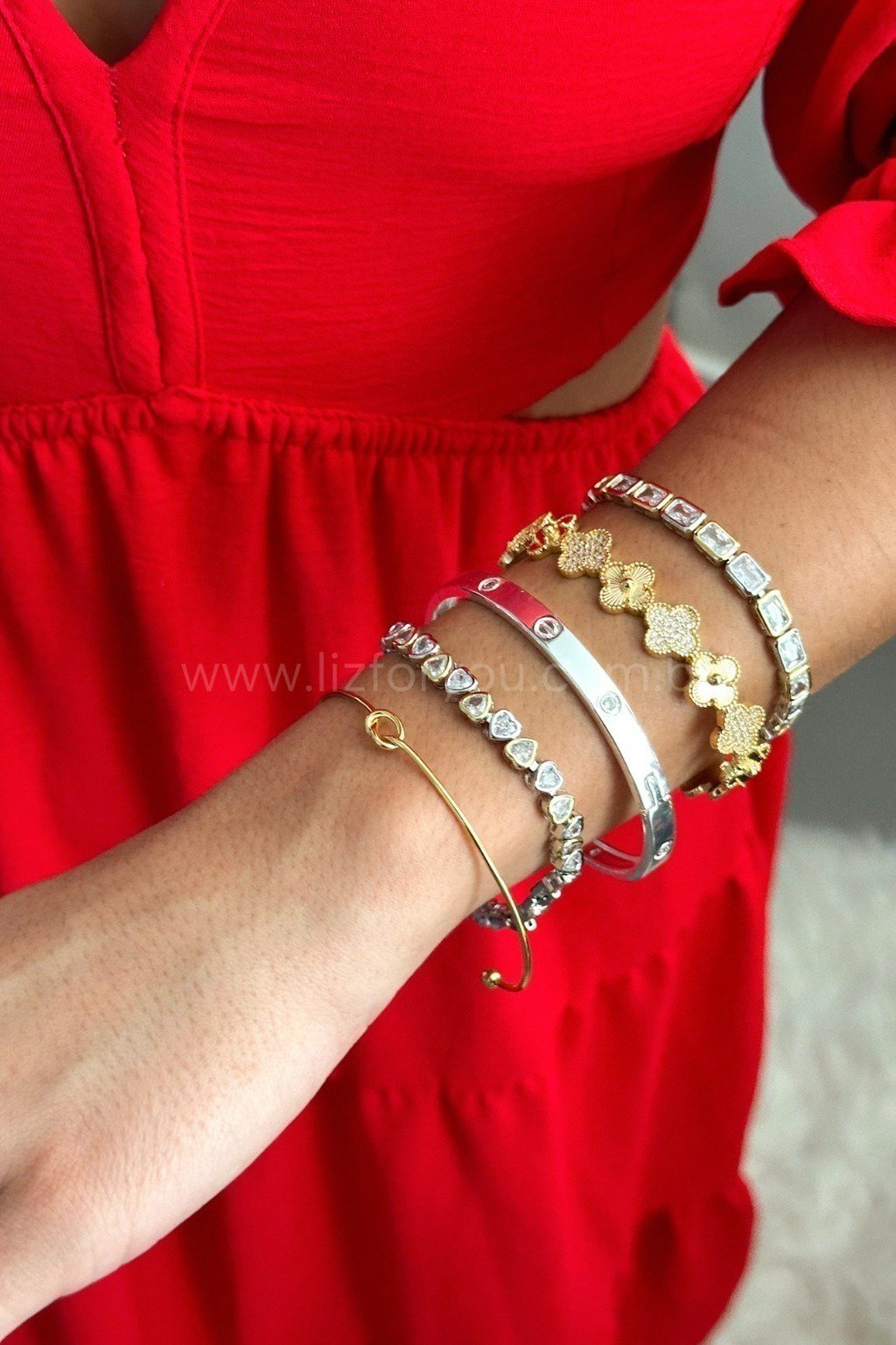 Bracelete Carti Closed