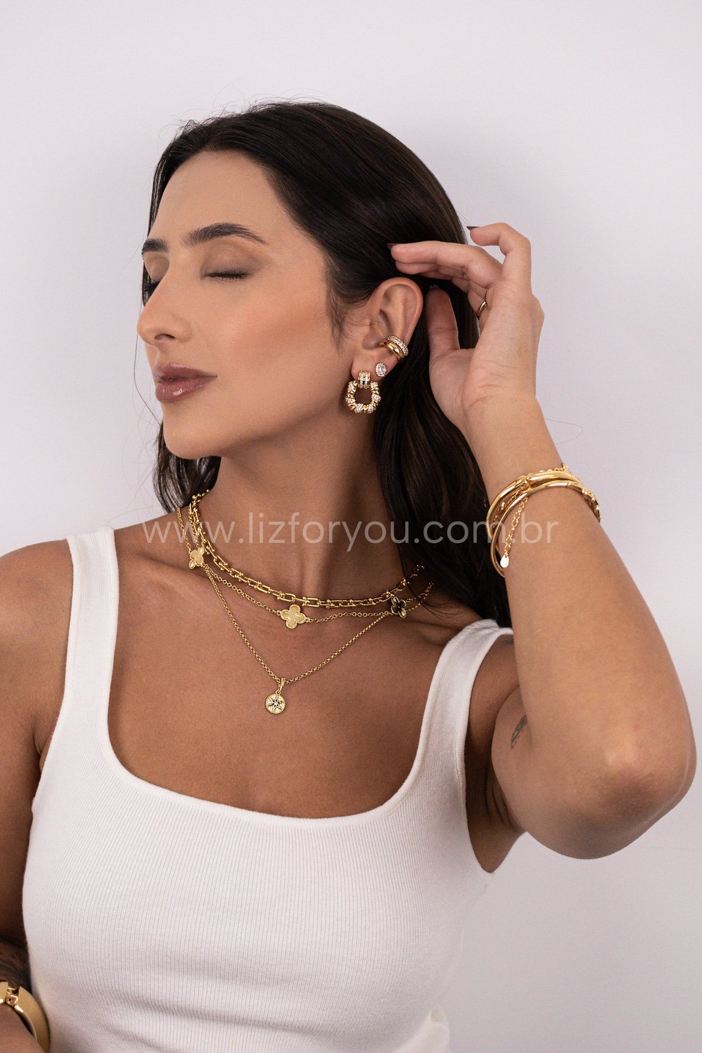 Brinco Audrey Cravejado