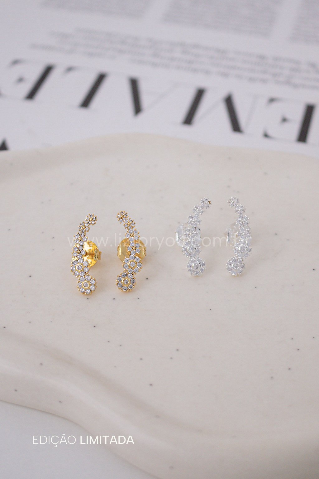 Brinco Ear Cuff Flowers
