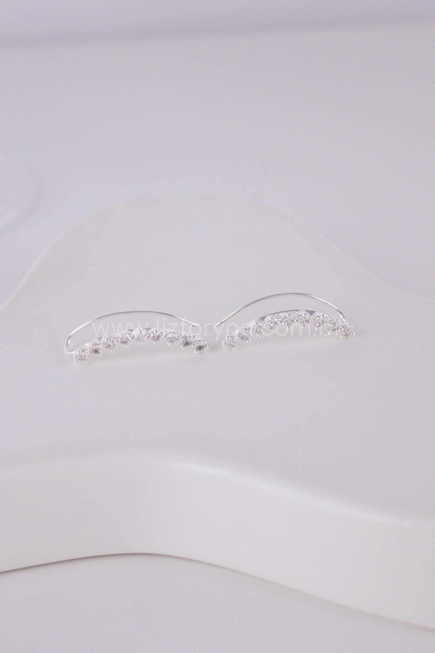 Brinco Ear Cuff Zircônias