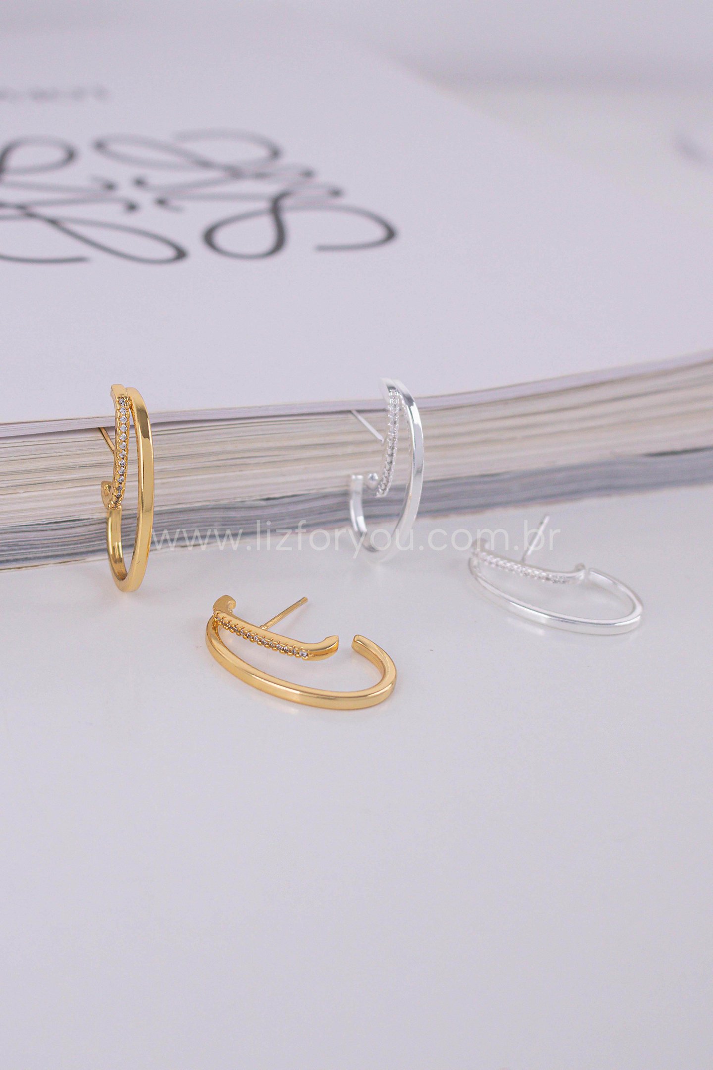 Brinco Ear Hook Lari
