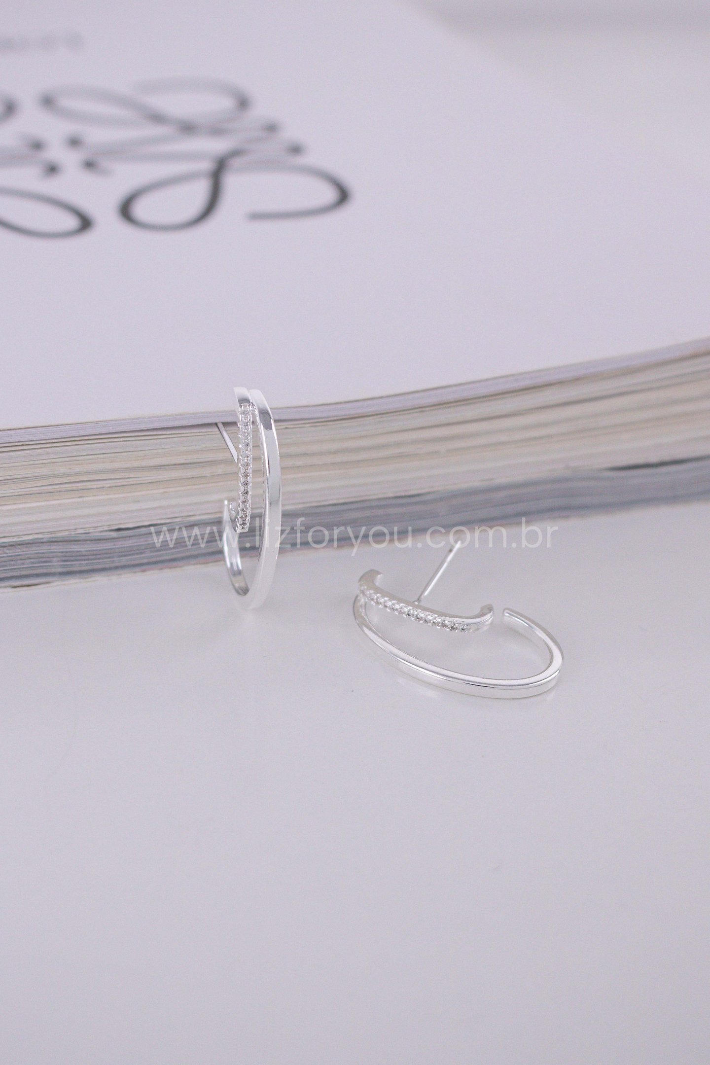 Brinco Ear Hook Lari