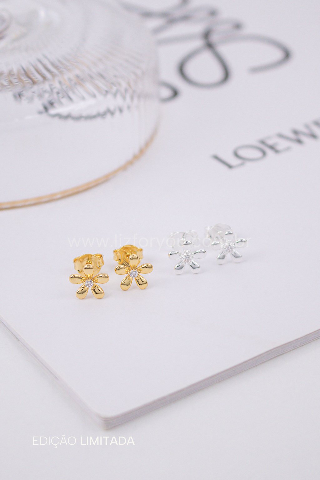 Brinco Mini Flower Isa