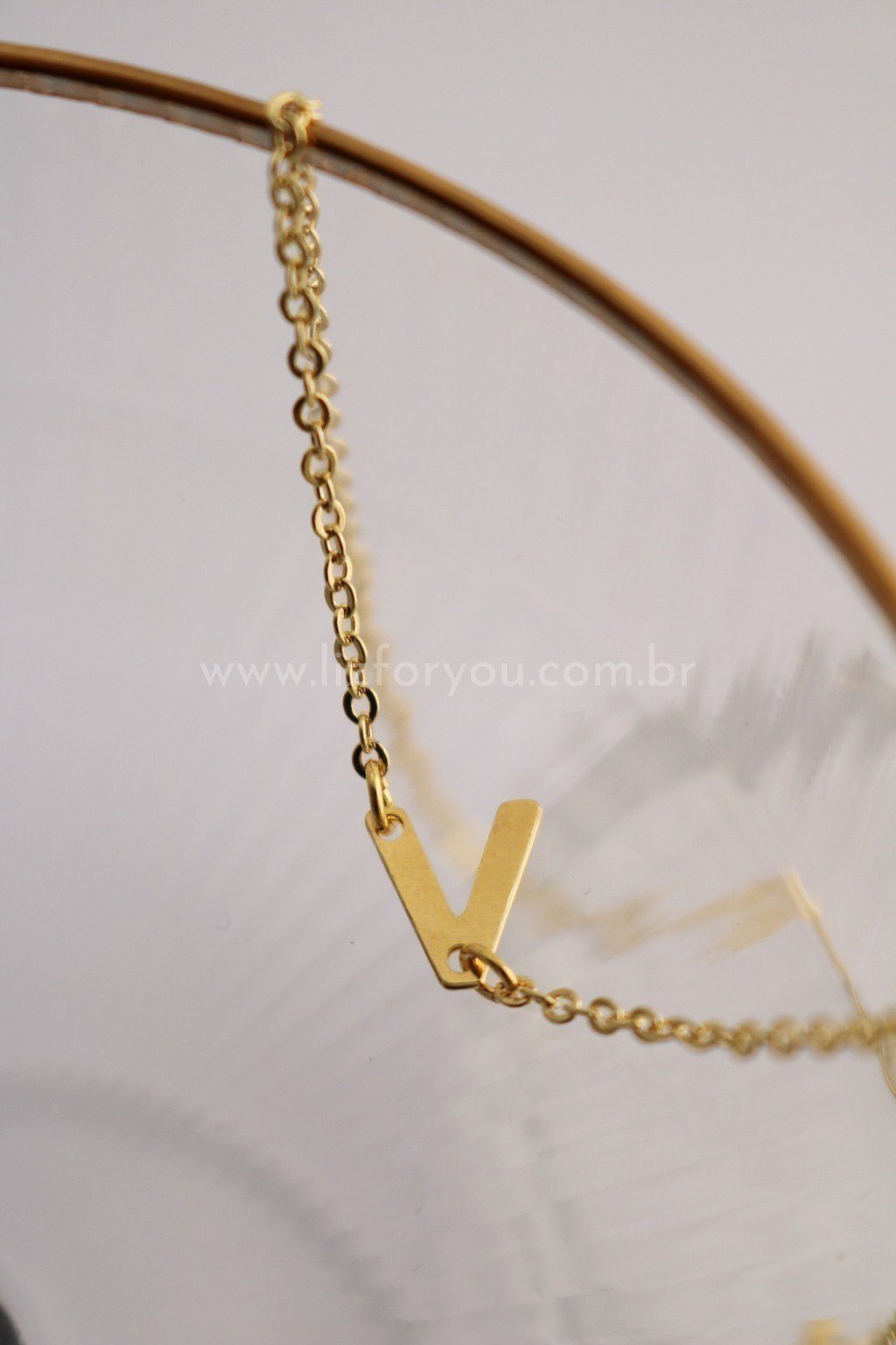 Colar Letra Lateral Minimal