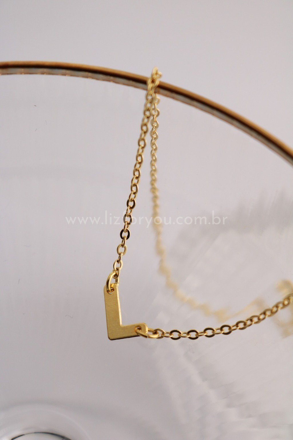 Colar Letra Lateral Minimal