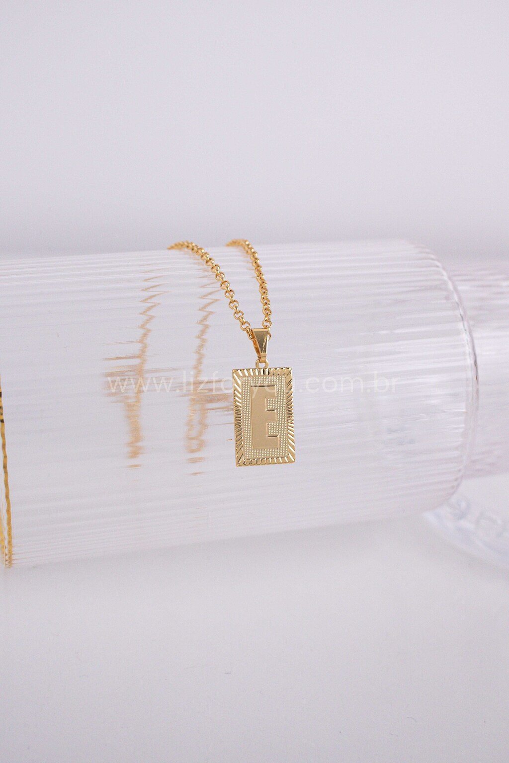 Colar Letra Medalha