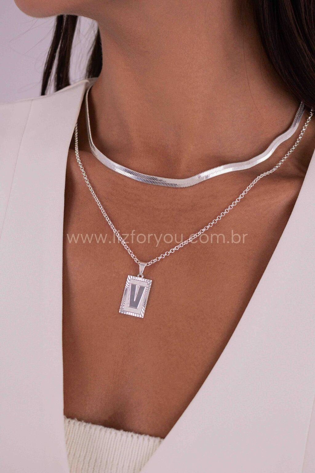 Colar Letra Medalha