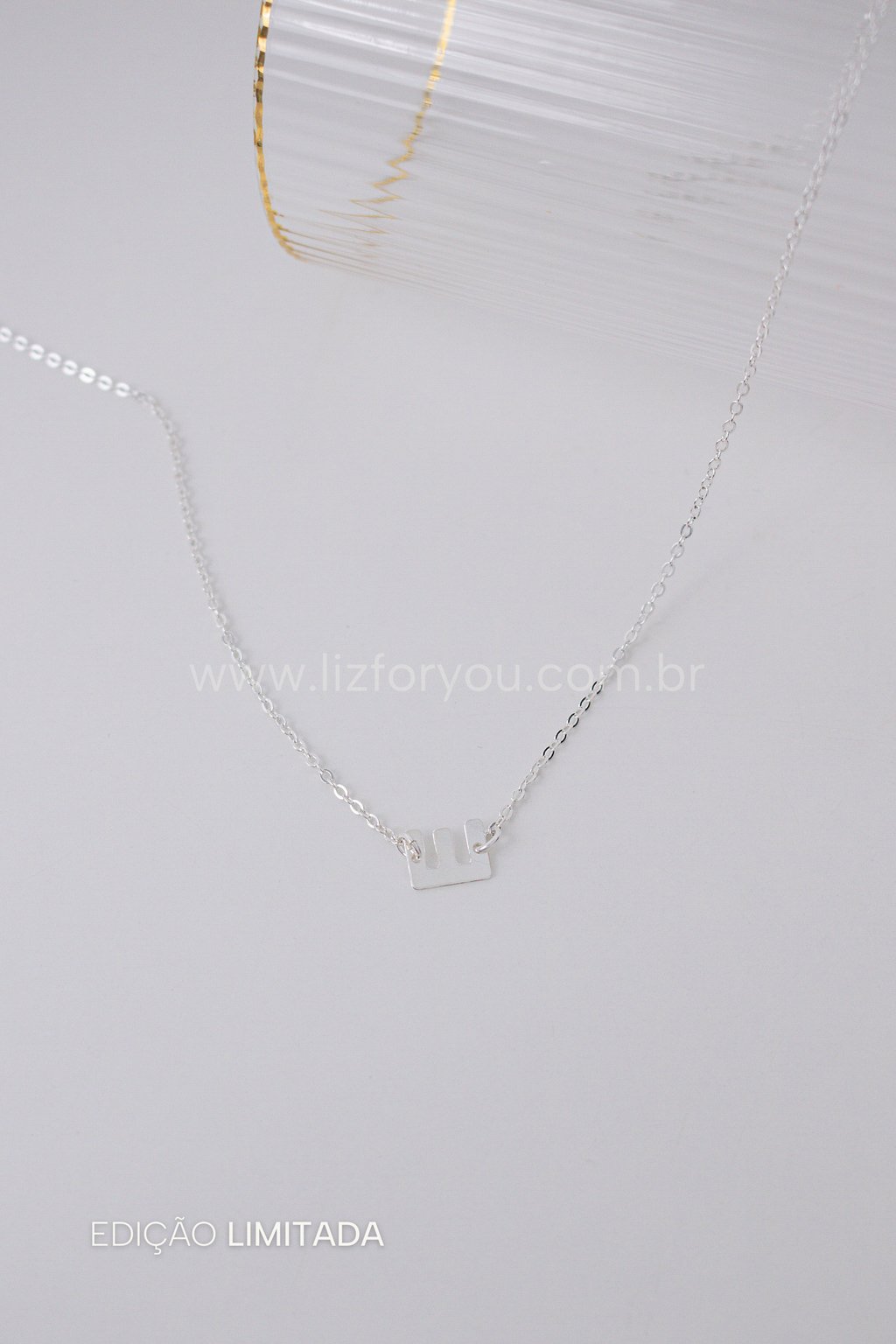 Colar Letra Minimal
