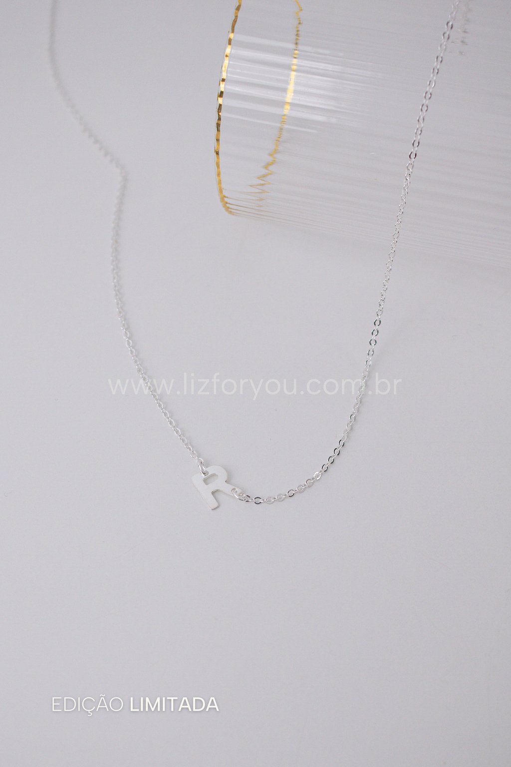 Colar Letra Minimal