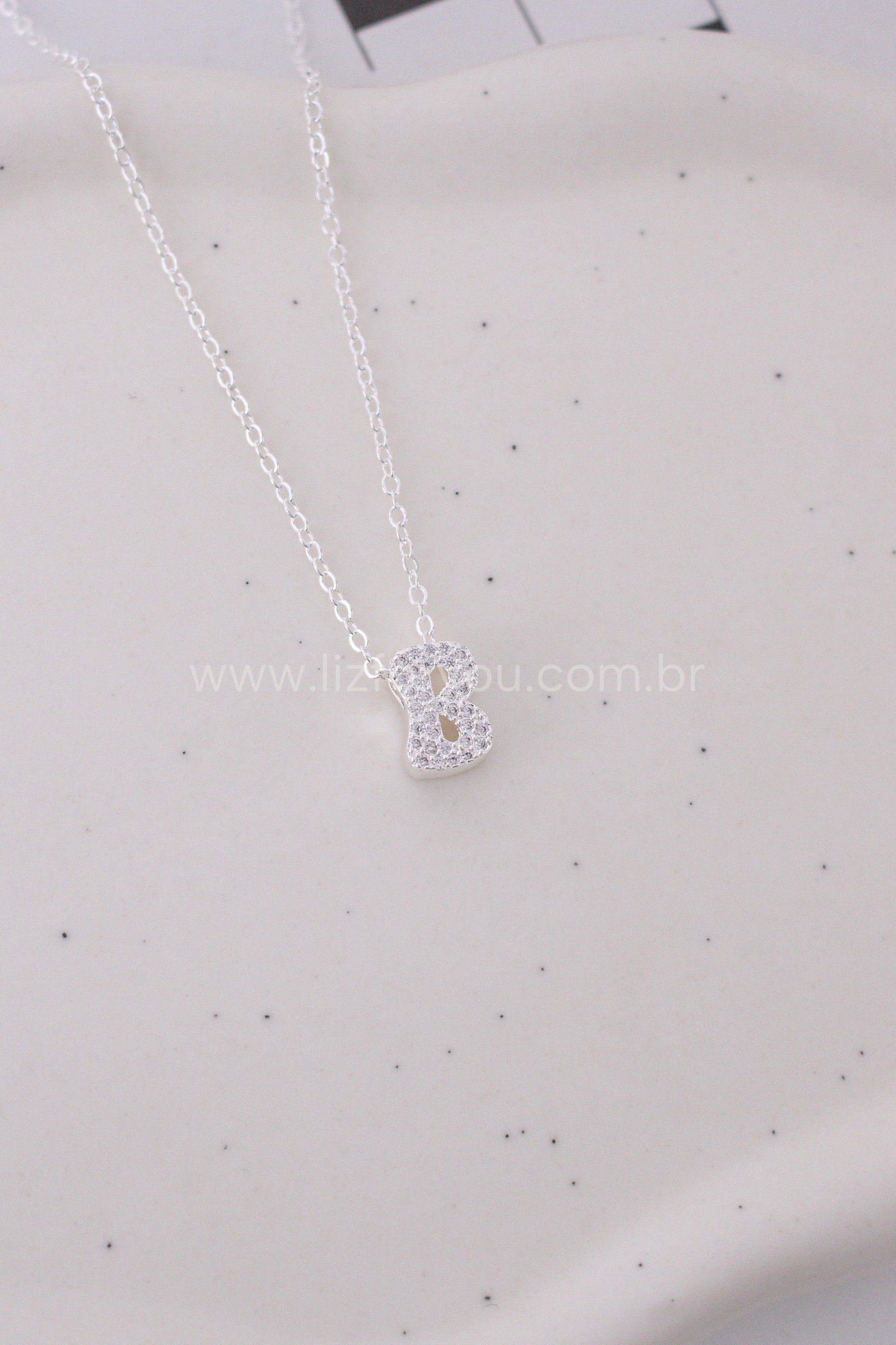 Colar Letra Organic 