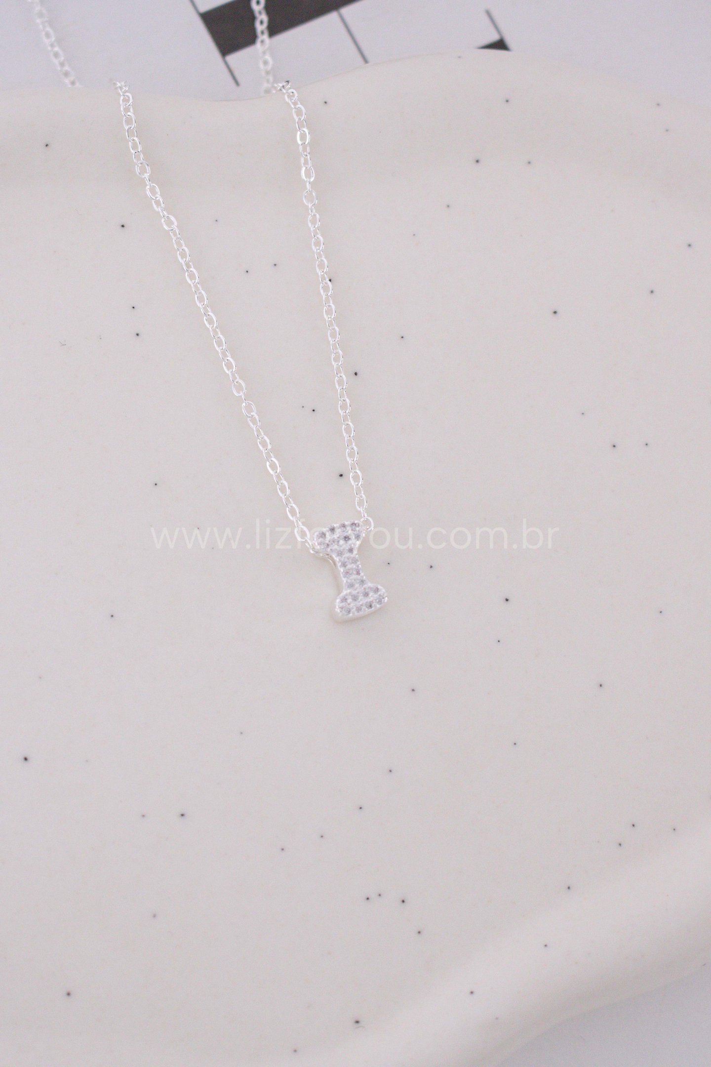 Colar Letra Organic 