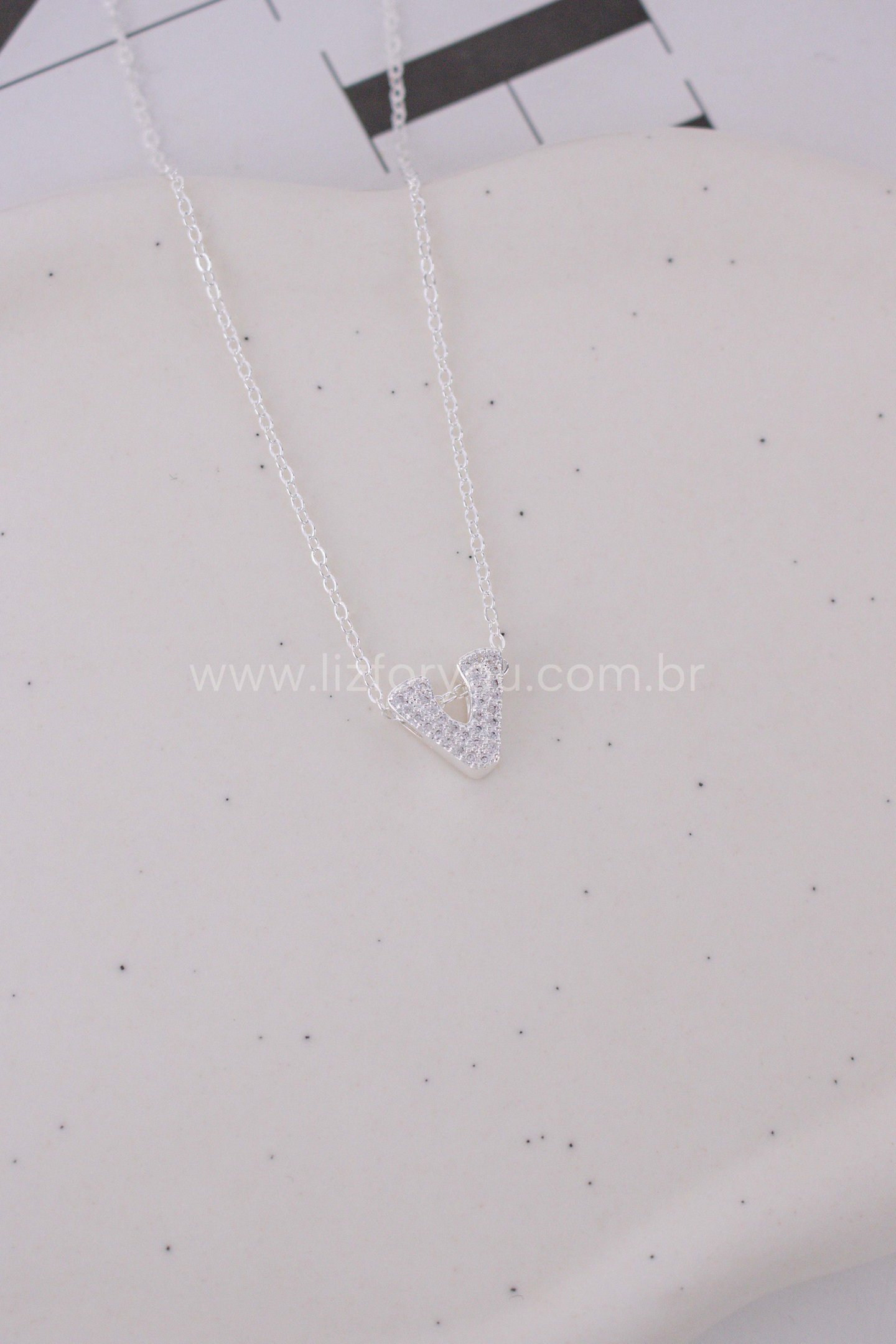 Colar Letra Organic 