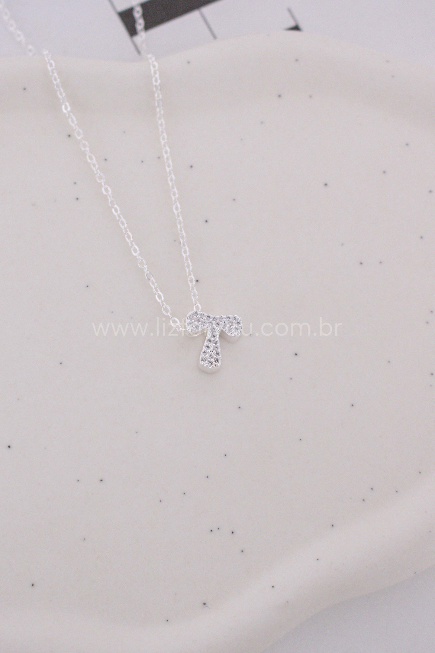 Colar Letra Organic 