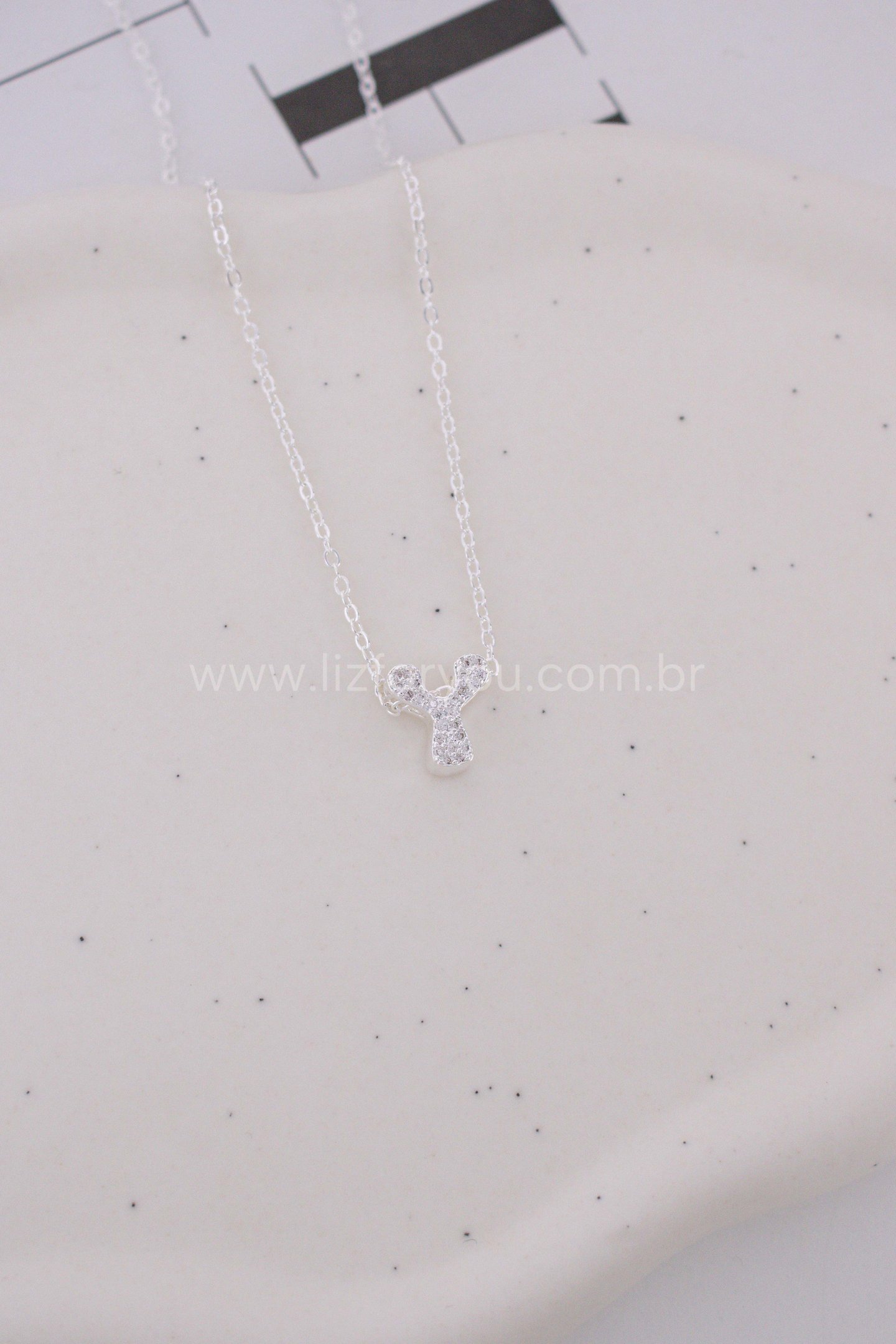 Colar Letra Organic 