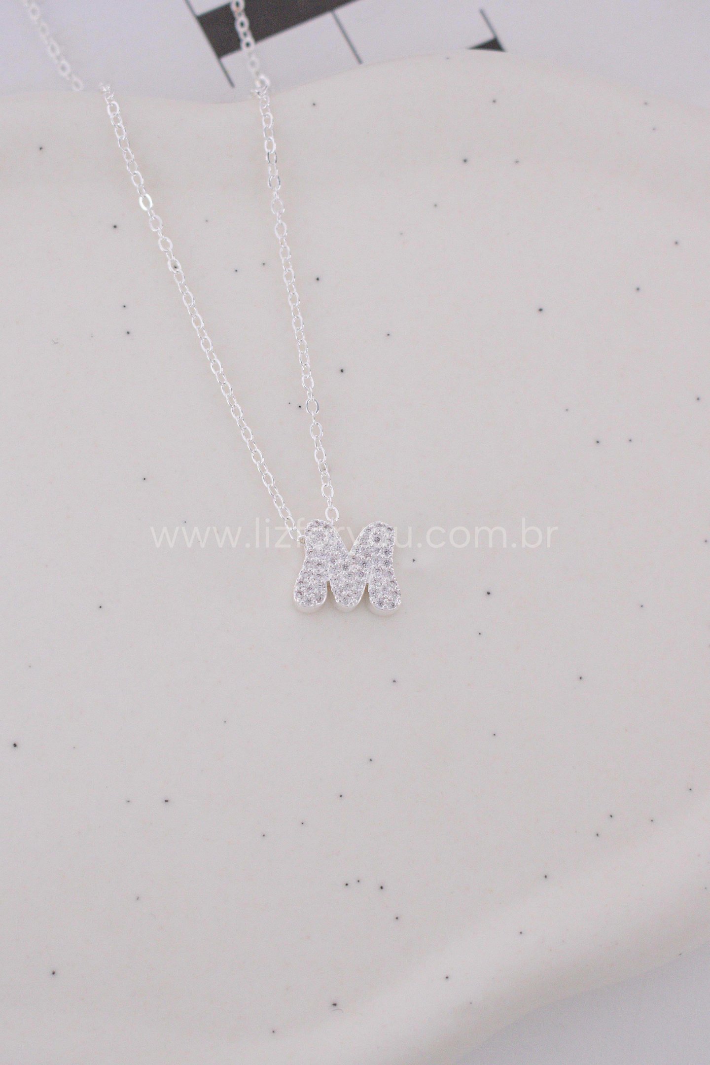 Colar Letra Organic 