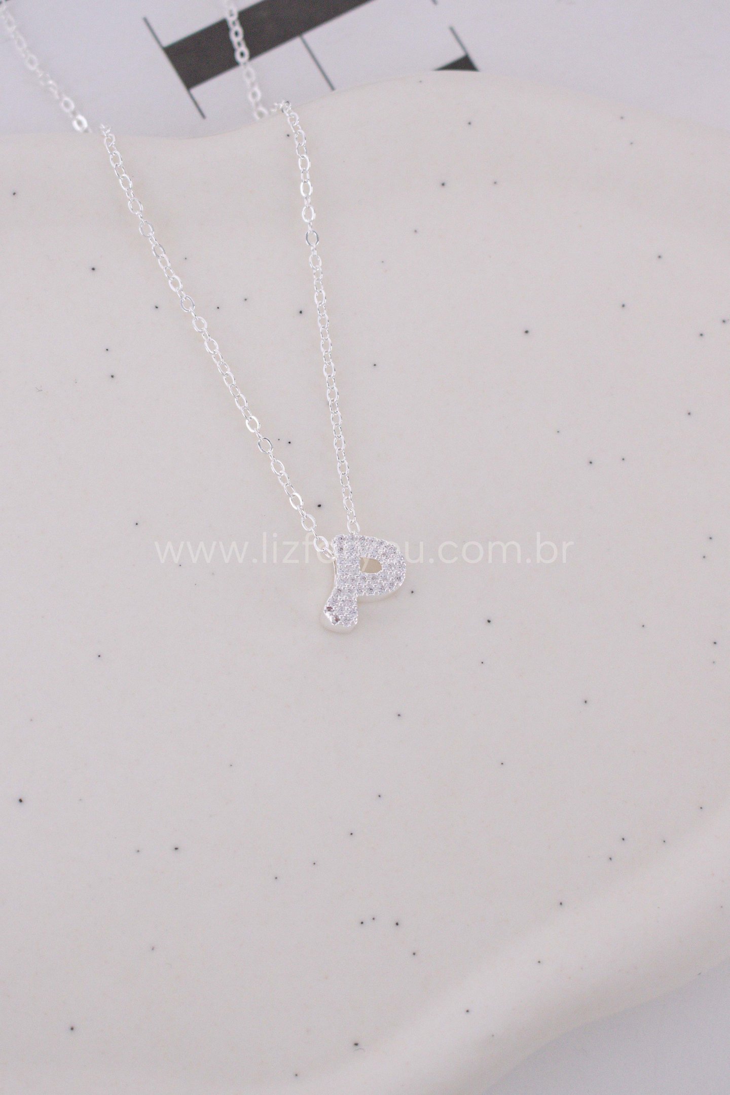 Colar Letra Organic 