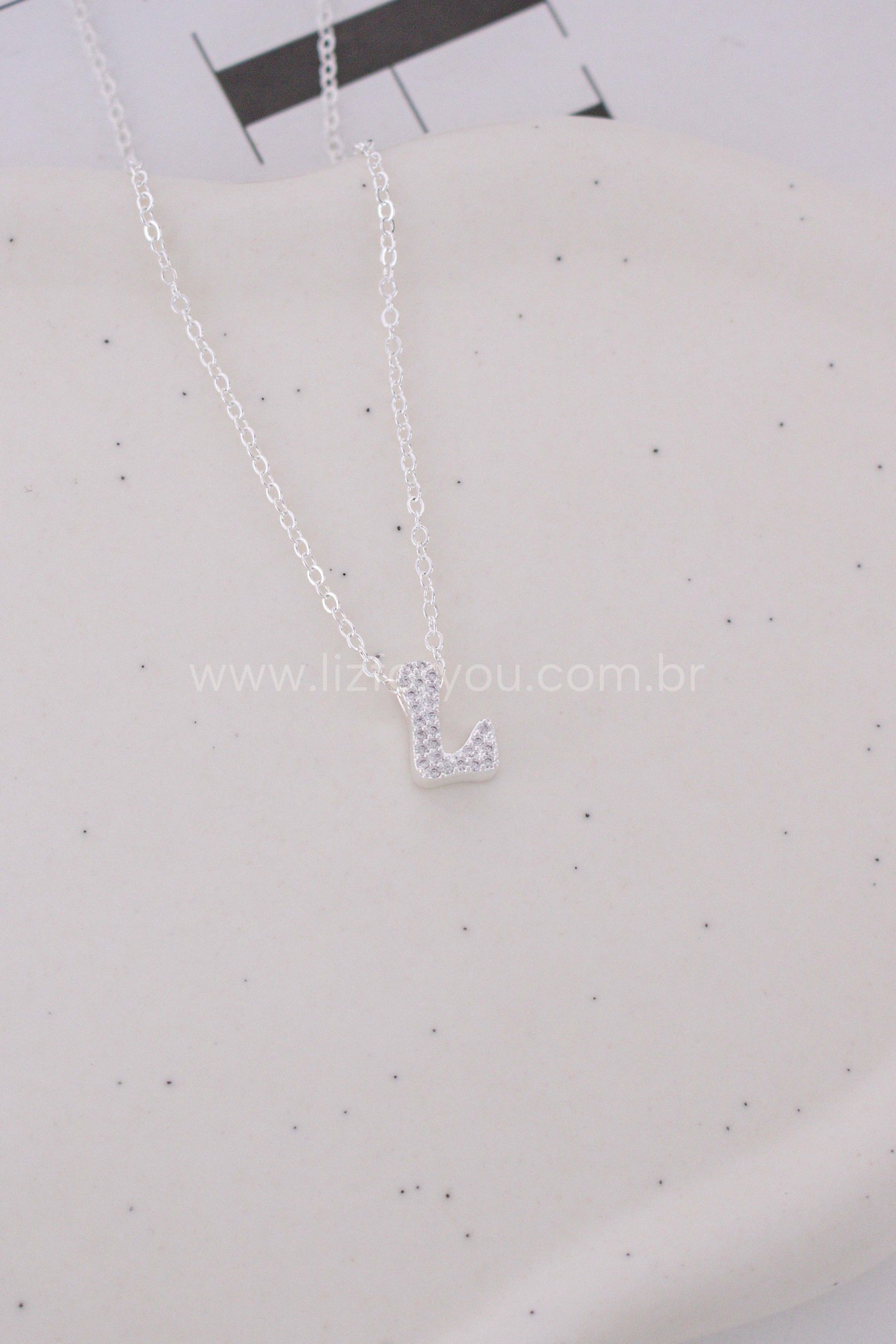 Colar Letra Organic 