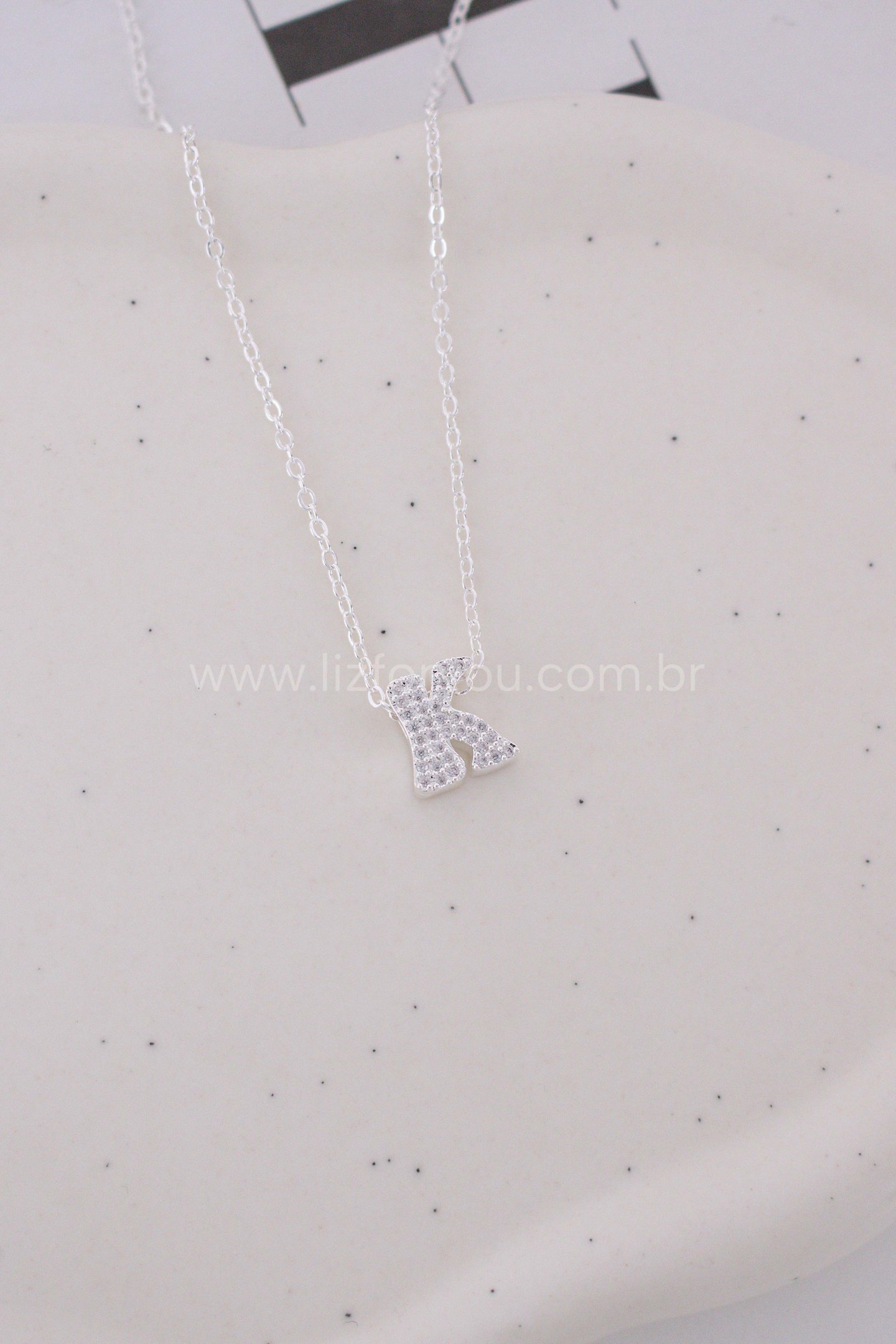 Colar Letra Organic 