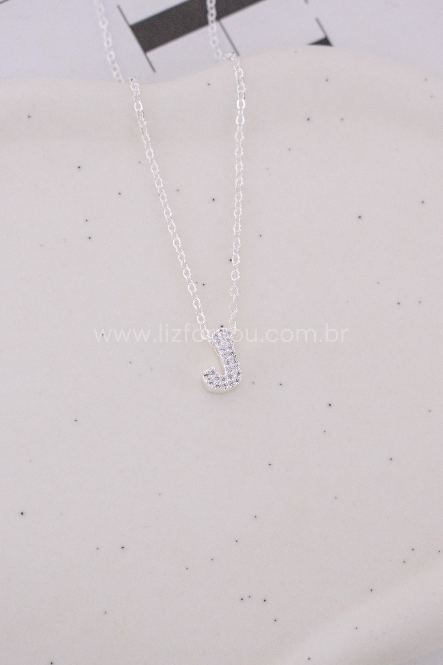 Colar Letra Organic 