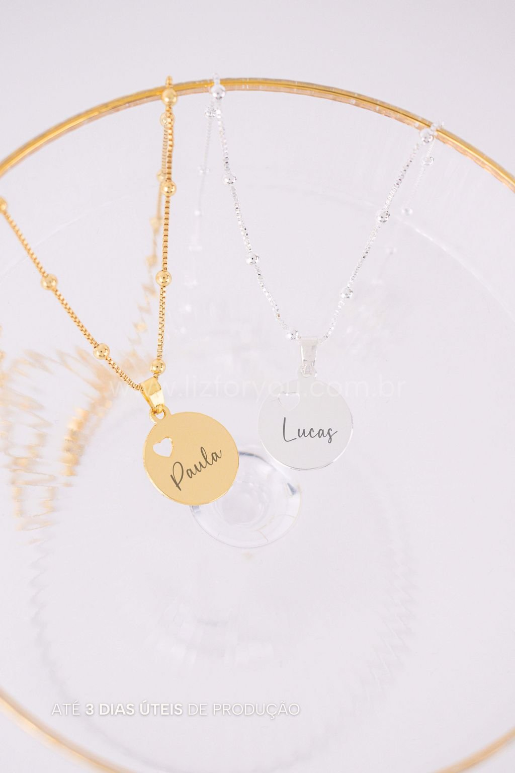 Colar Medalha Love com 1 Palavra Personalizável