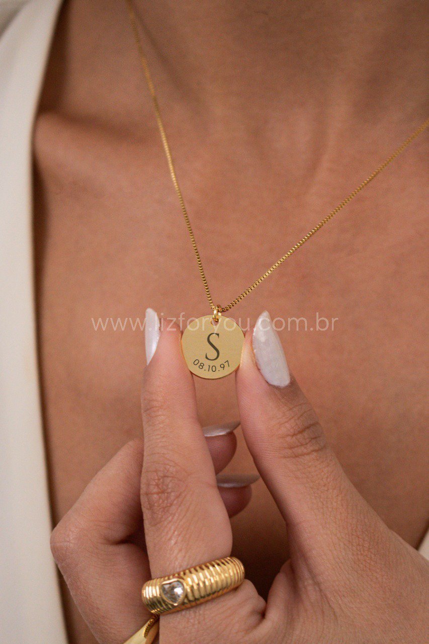Colar Medalha Personalizável Inicial + Data