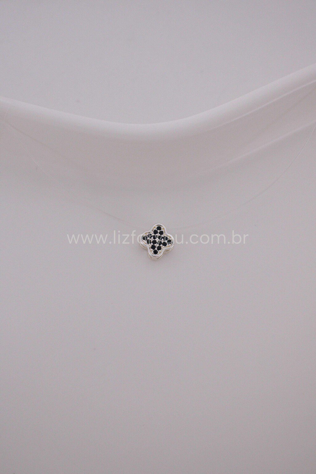 Colar Nylon Trevo Cravejado