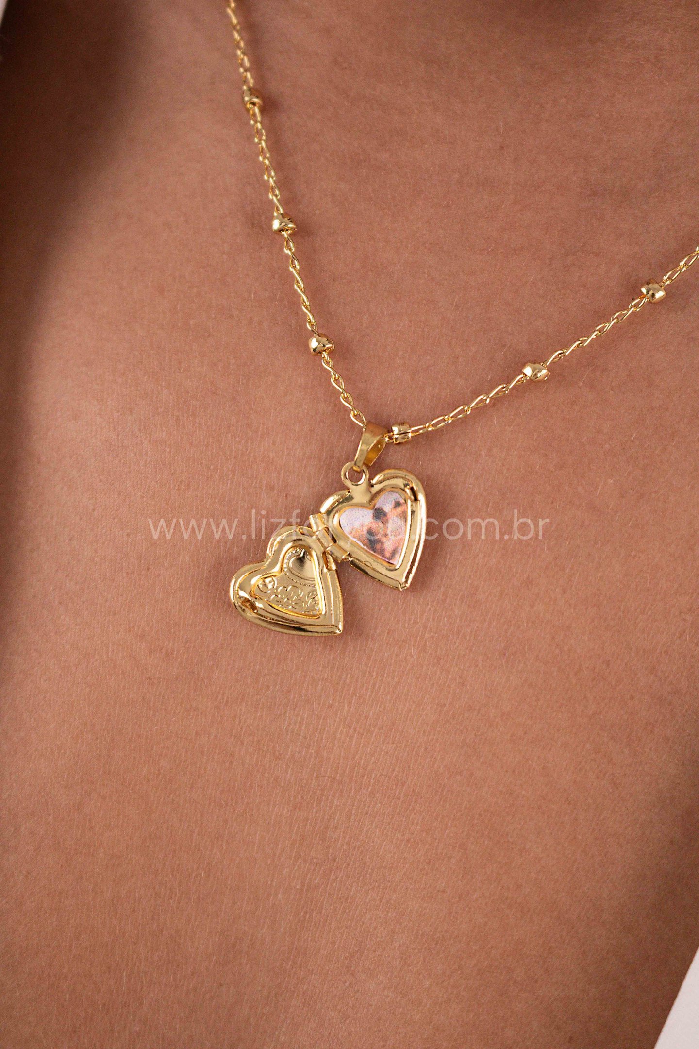 Colar Relicário Mini Coração