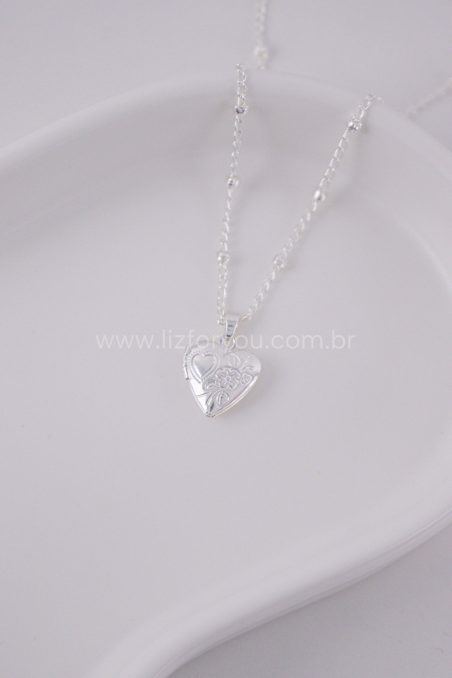 Colar Relicário Mini Coração