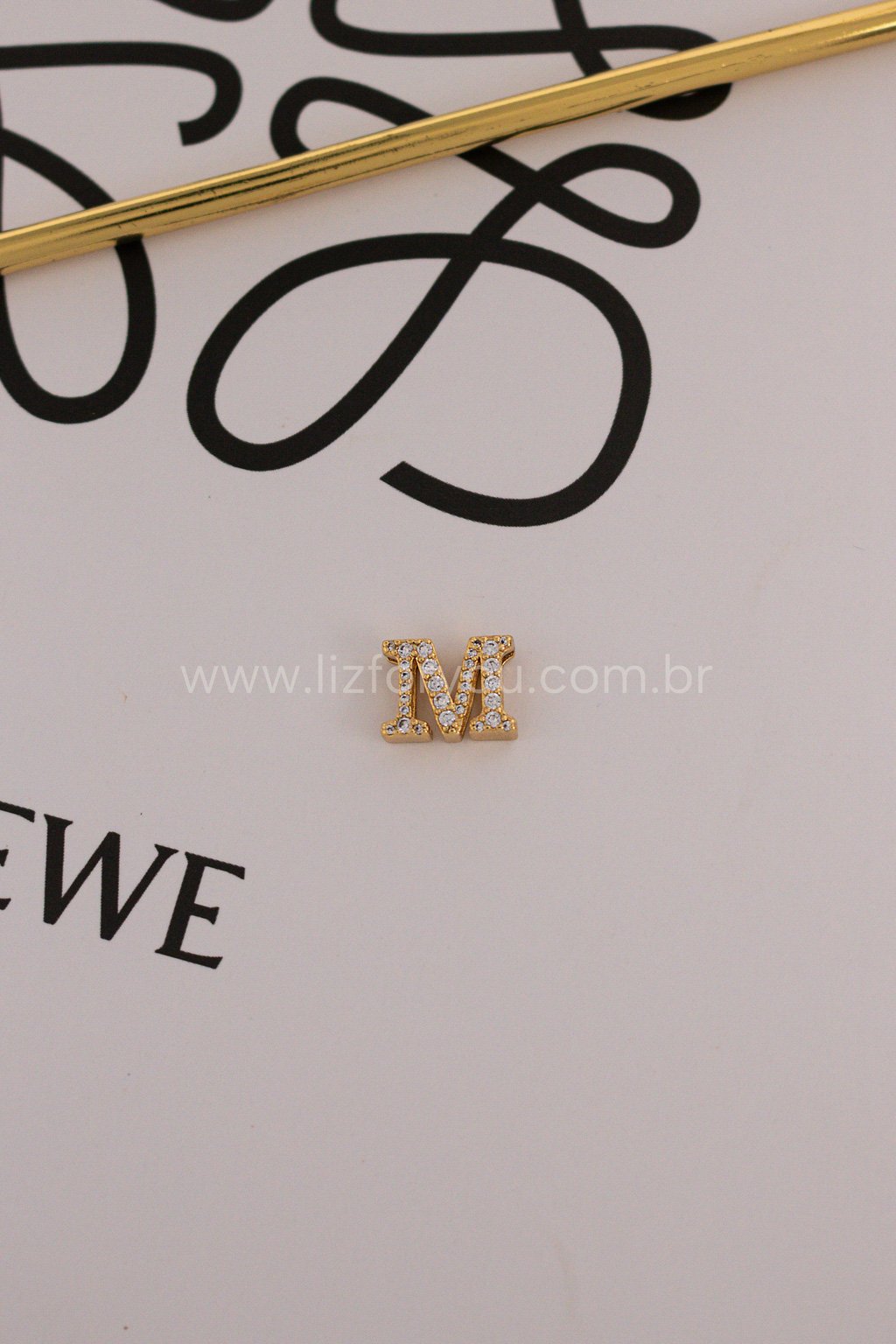 Pingente Letra Minimal Cravejada