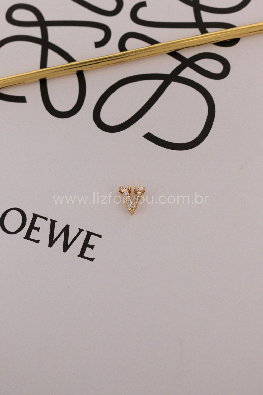 Pingente Letra Minimal Cravejada