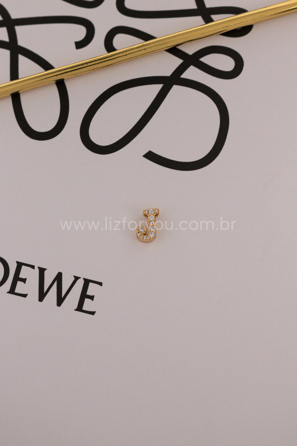 Pingente Letra Minimal Cravejada