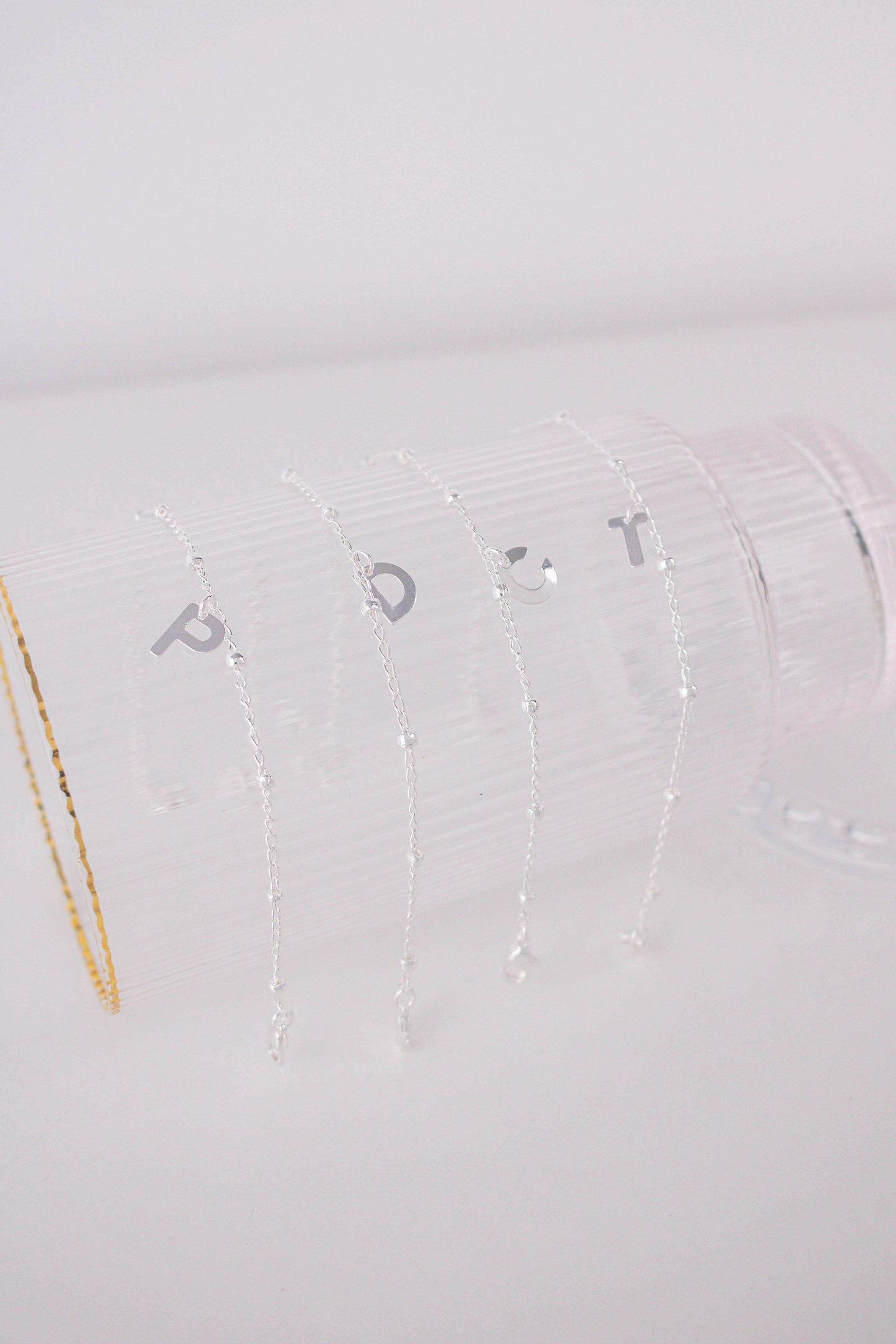 Pulseira Letra Minimal